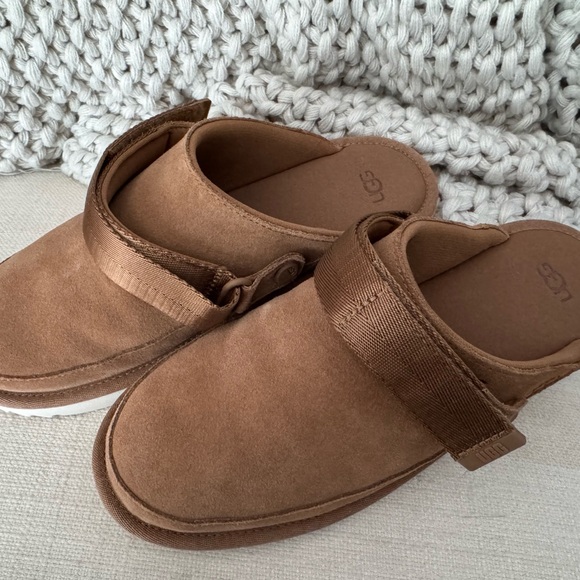 UGG Goldenstar Clogs (38) - Picture 4 of 6